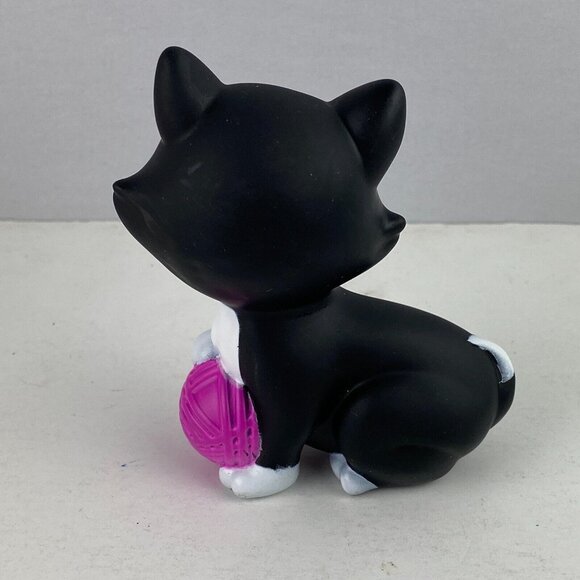 Disney Pinocchio Figaro Black White Tuxedo Cat Rubber Non Squeaker Toy - Picture 2 of 2